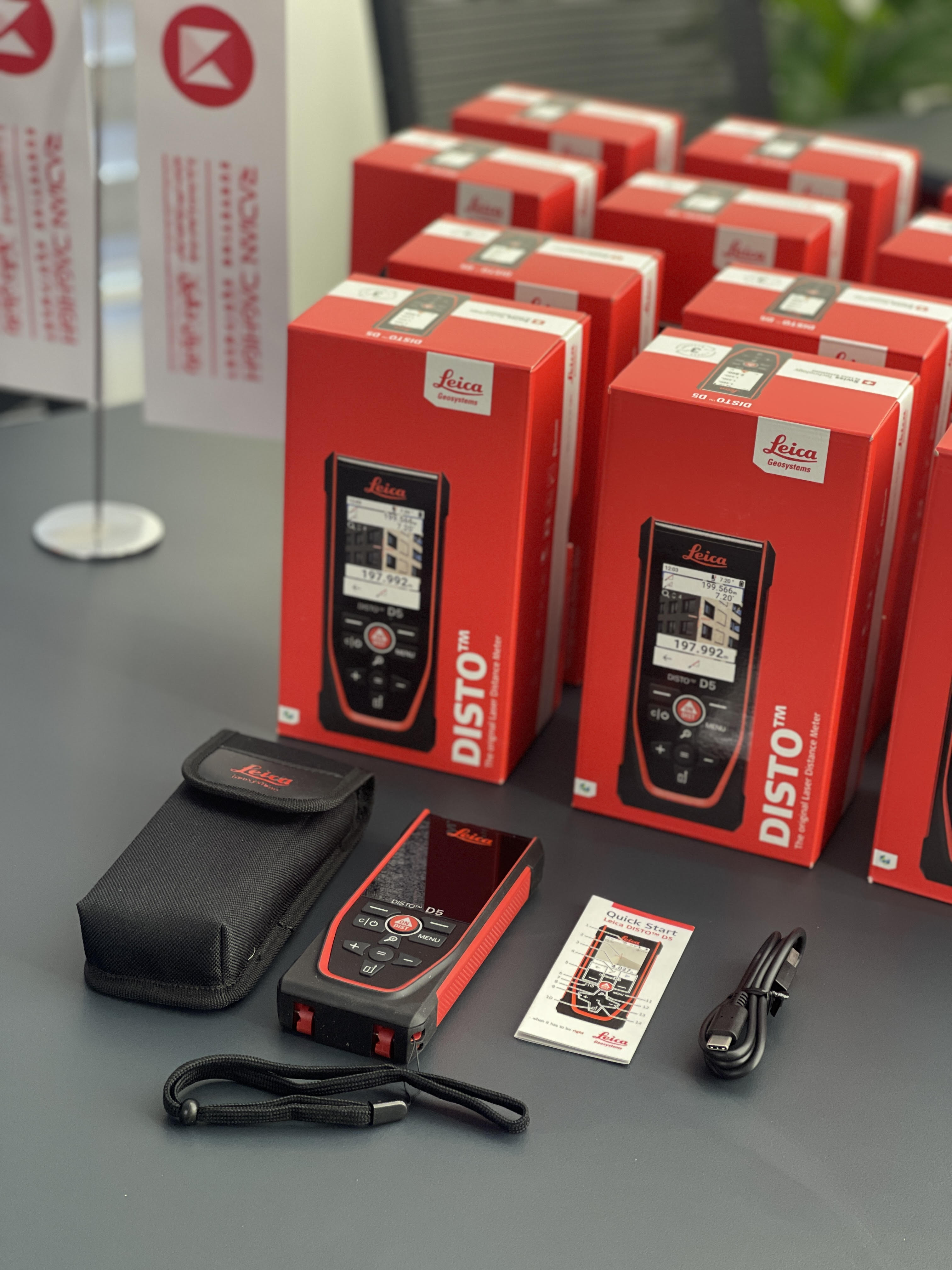 متر لیزری لایکا D5 NEW