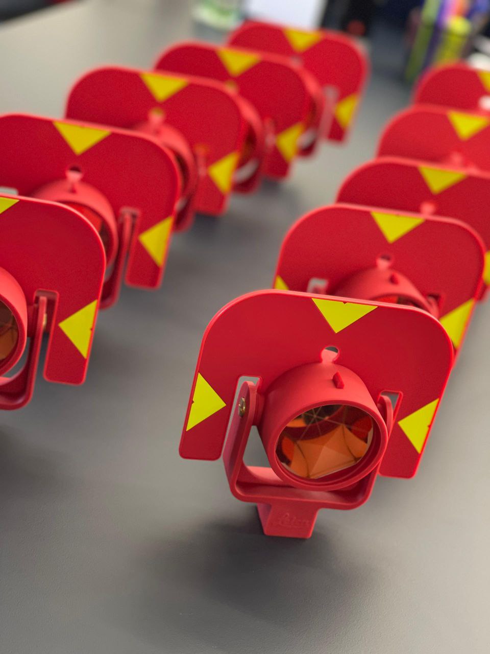 منشور نقشه برداری لایکا مدل GPR111