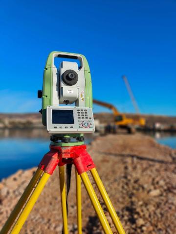 بهترین توتال استیشن برای هر پروژه نقشه‌برداری رادیان دقیق